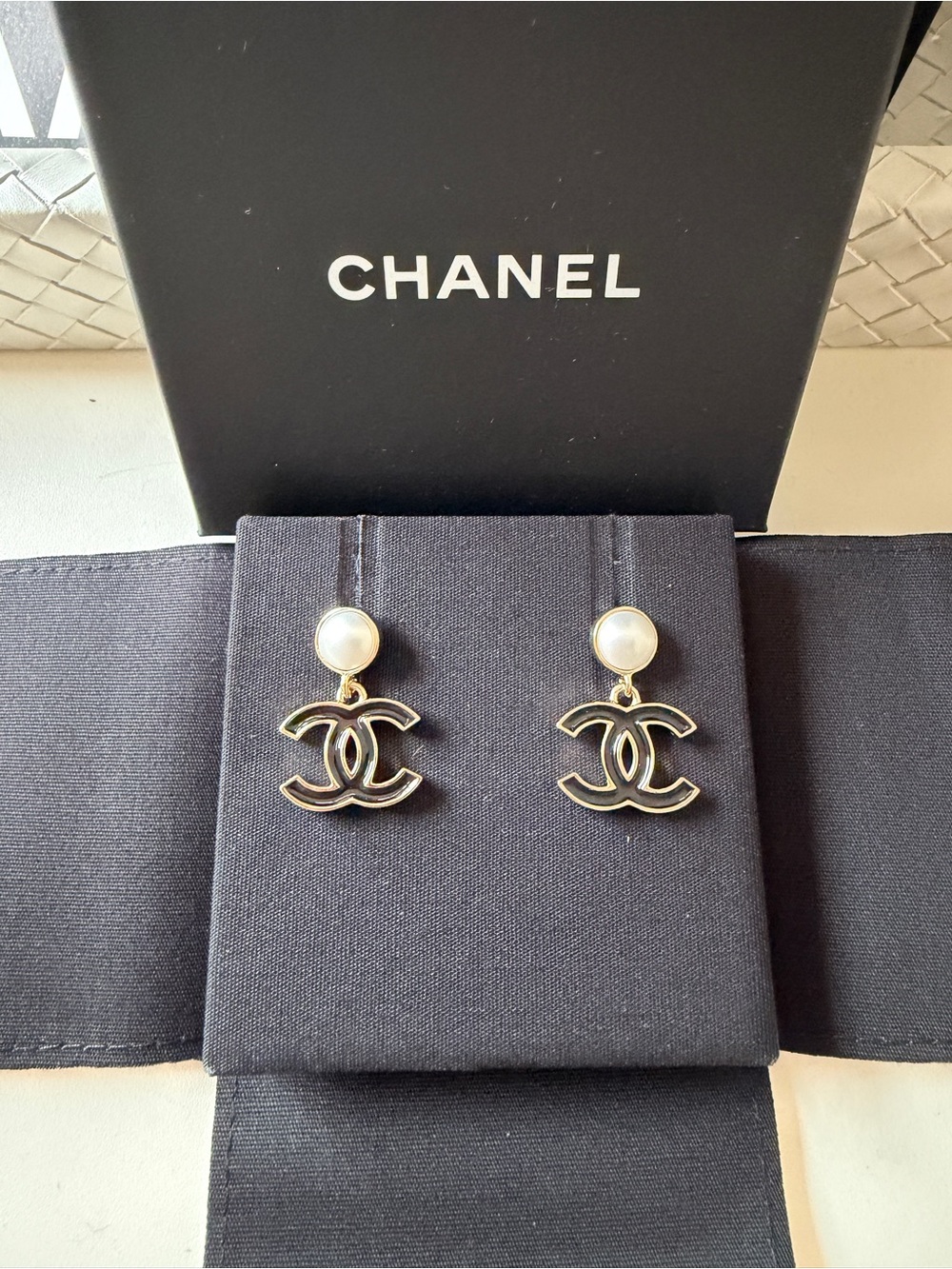 Chanel 26V CC Logo Black Metal Resin Gold Tone Stud White Pearl Earrings Small
